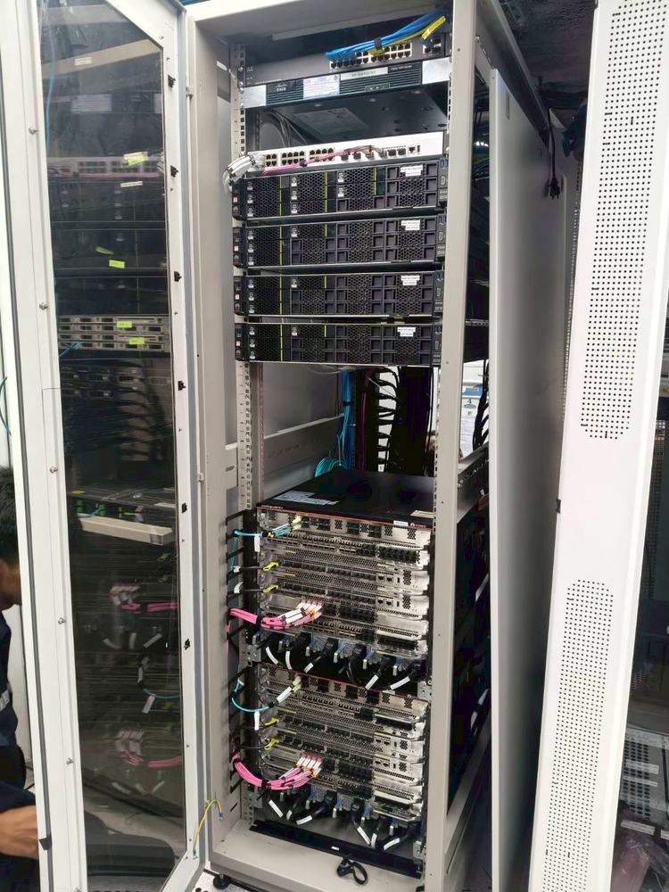 ตู้ Rack เครือข่ายติดตั้งสวิตช์ Huawei