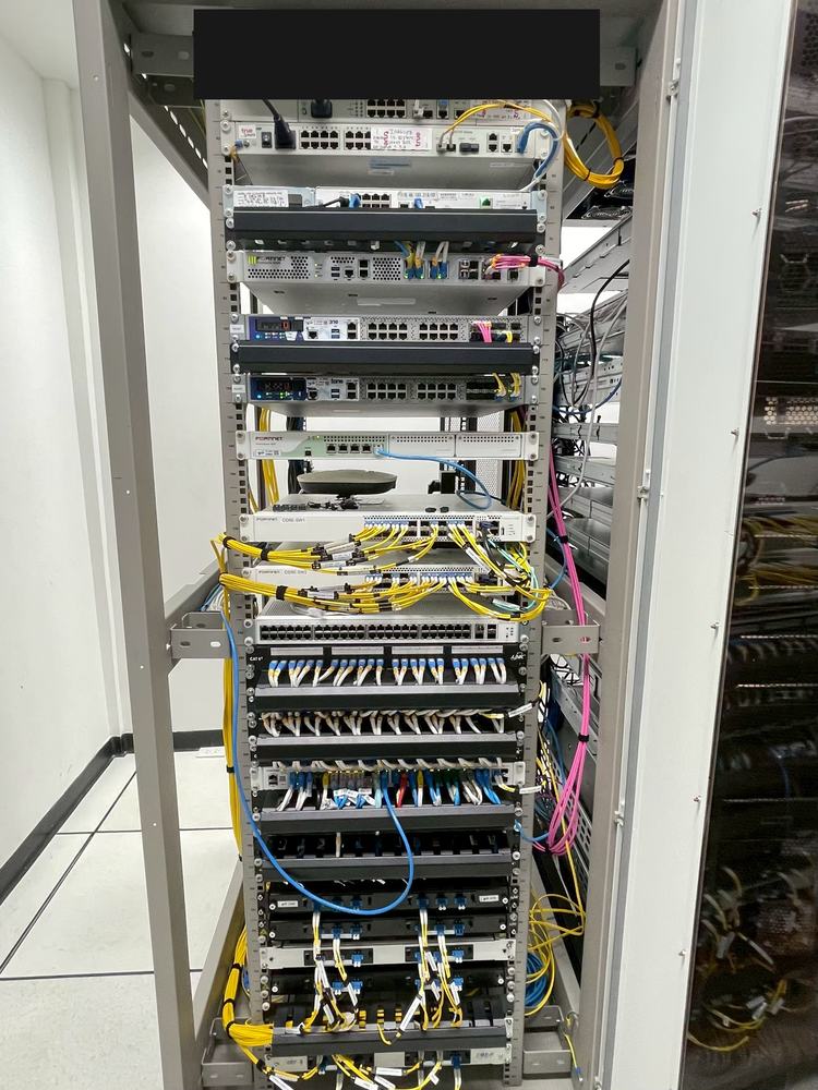 ตู้ Rack เครือข่ายหลังขยายระบบด้วยอุปกรณ์ Fortinet