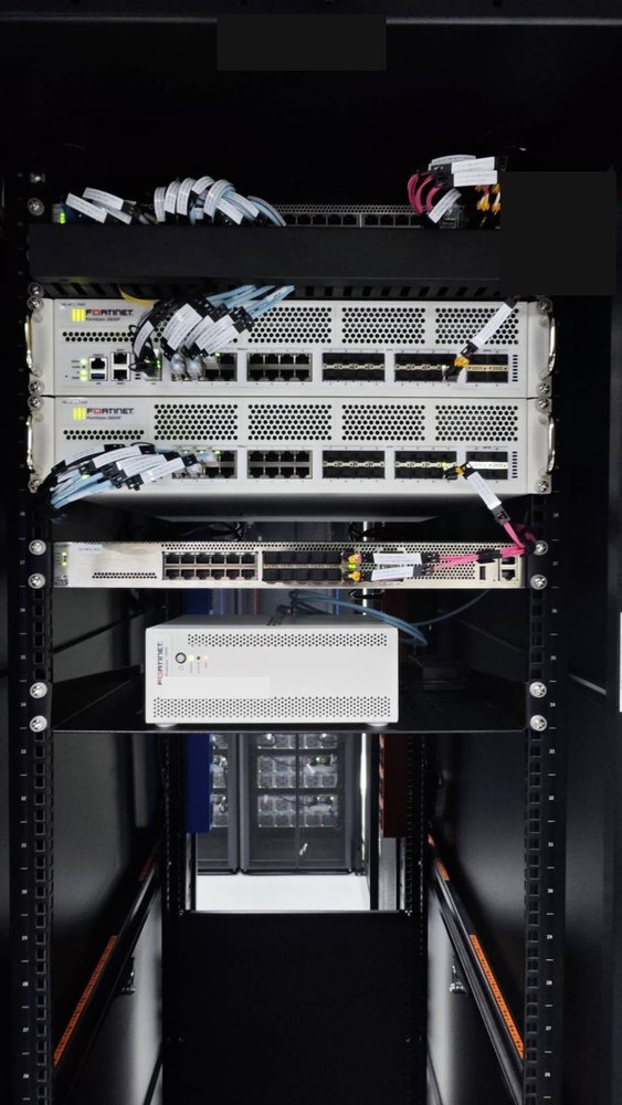 ตู้ Rack ติดตั้ง FortiGate 2600F แบบ HA