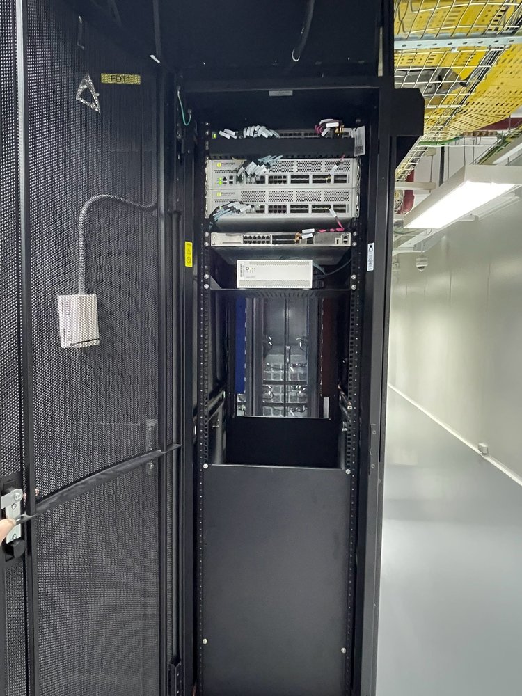 ตู้ Rack ติดตั้งสวิตช์และ WLC Huawei